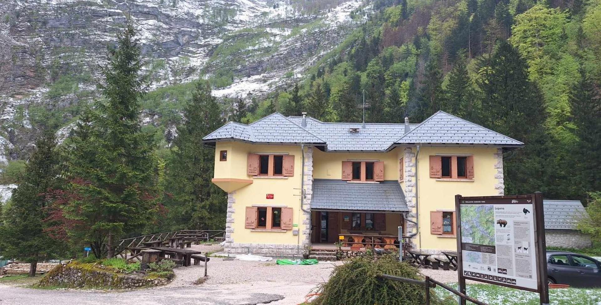 Dom Klementa Juga Hotel Lepena Buitenkant foto